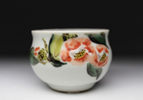 20957 Fujimoto Nodo (Colored camellia sake cup [grass white glaze]) FUJIMOTO Nodo