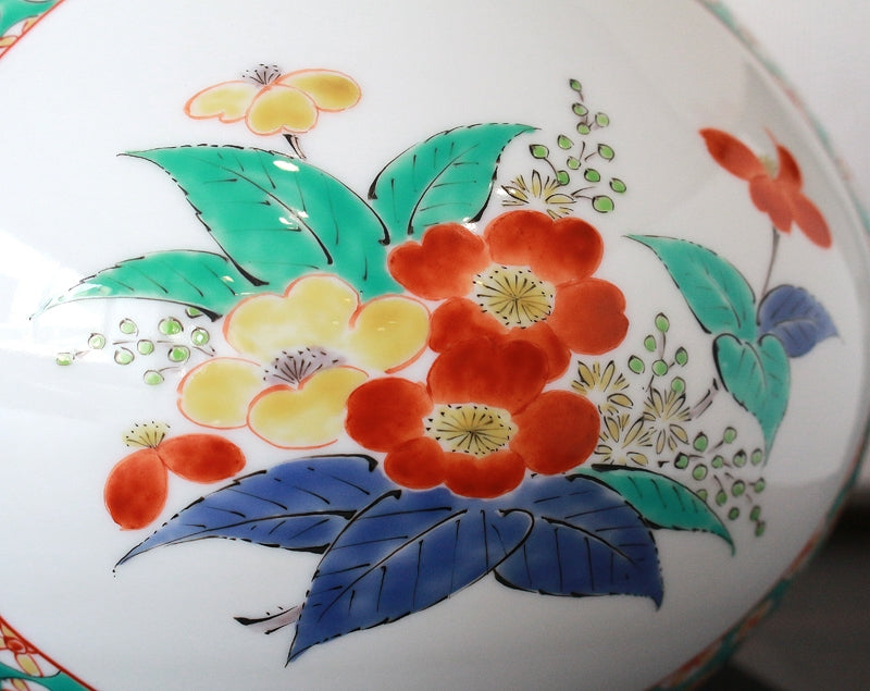 24494 Living National Treasure 14th Sakaida Kakiemon (Muddy hand, bushy ground pattern vase) 