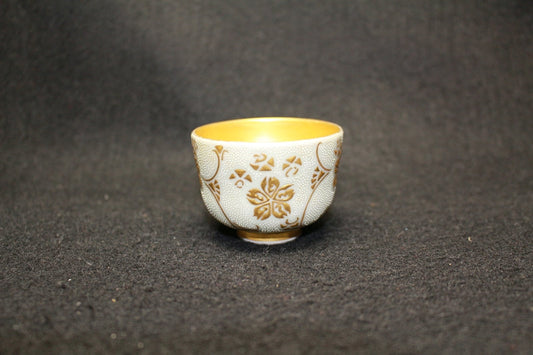 25289 NAKATA Kingyoku (Swirl-shaped white grain sake cup) 