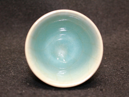 25293 2nd Generation UNO SOUYOU (Celadon Lapis Lazuli Style Sake Cup) UNO SOUYOU 