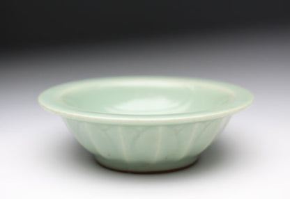 21187 Kitaoji Rosanjin (Celadon double fish cup [Miyanaga Tozan Kiln])