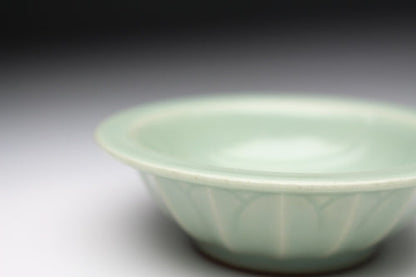 21187 Kitaoji Rosanjin (Celadon double fish cup [Miyanaga Tozan Kiln])