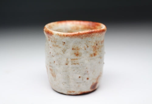 21351 Kitaoji Rosanjin [Second generation Touan Shiki] (Akashino Matsugaki pattern sake cup)