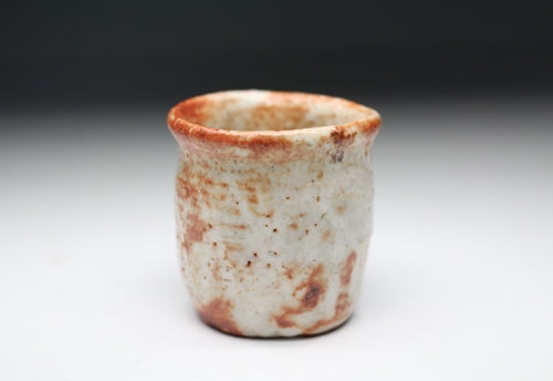 21351 Kitaoji Rosanjin [Second generation Touan Shiki] (Akashino Matsugaki pattern sake cup)