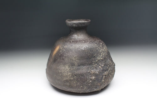 21371 Nakamura Rokuro (Bizen sake bottle)