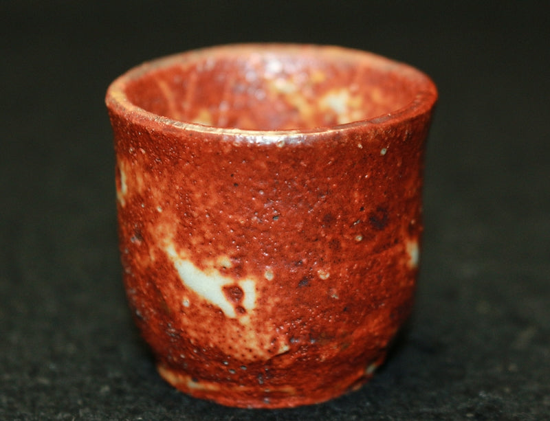 25319 Kitaoji Rosanjin (Red Shino sake cup (Kuroda Satoshi)) 