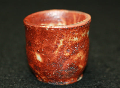 25319 Kitaoji Rosanjin (Red Shino sake cup (Kuroda Satoshi)) 