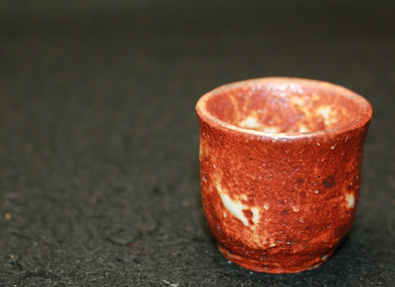 25319 Kitaoji Rosanjin (Red Shino sake cup (Kuroda Satoshi)) 