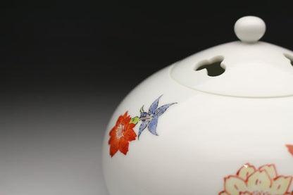 21296 14th generation Sakaida Kakiemon (cloudy hand cherry blossom design incense burner)