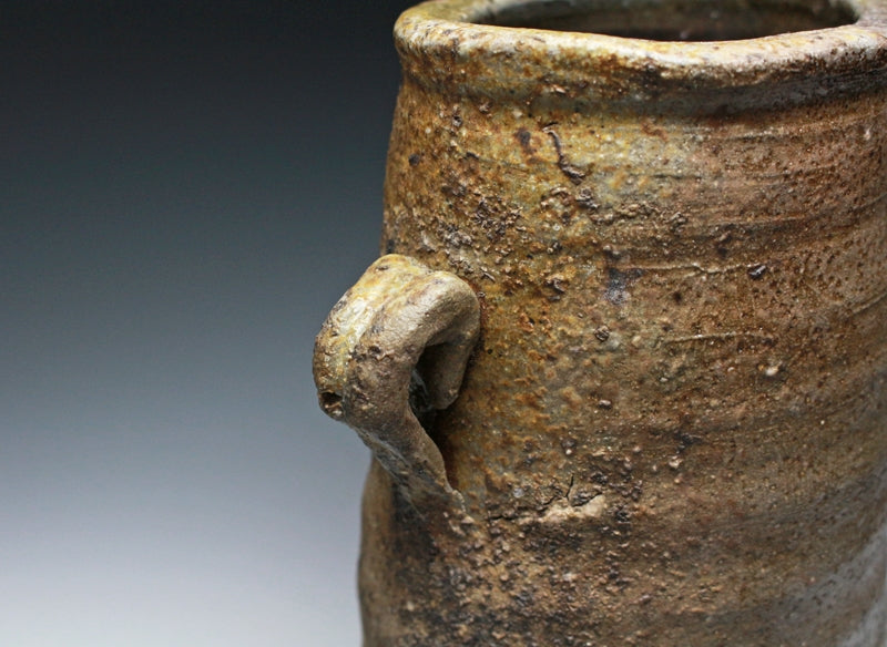 22080 Kaneshige Toyo (Bizen Eared Vase (Jikchuusai))