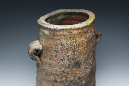 22080 Kaneshige Toyo (Bizen Eared Vase (Jikchuusai))