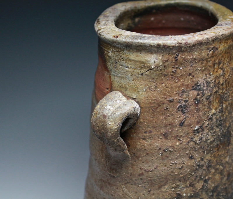 22080 Kaneshige Toyo (Bizen Eared Vase (Jikchuusai))