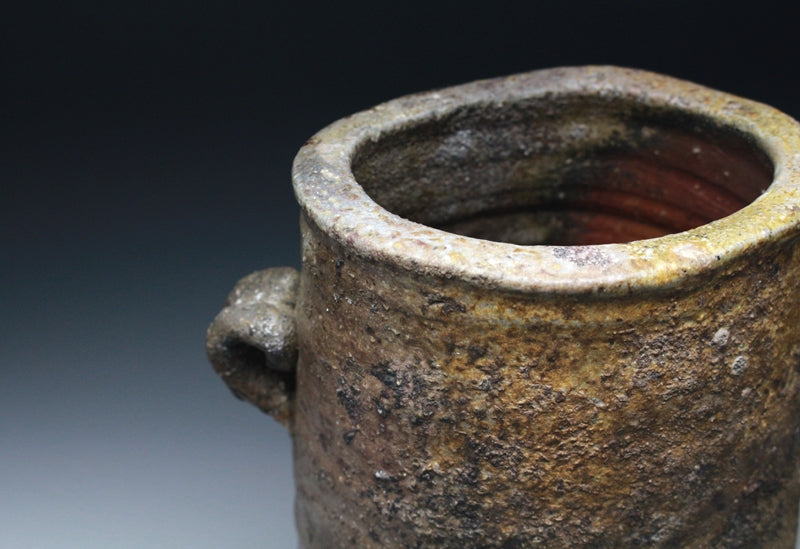 22080 Kaneshige Toyo (Bizen Eared Vase (Jikchuusai))