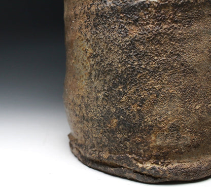 22080 Kaneshige Toyo (Bizen Eared Vase (Jikchuusai))