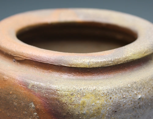 21496 Kaneshige Toyo (Bizen Eared Vase)