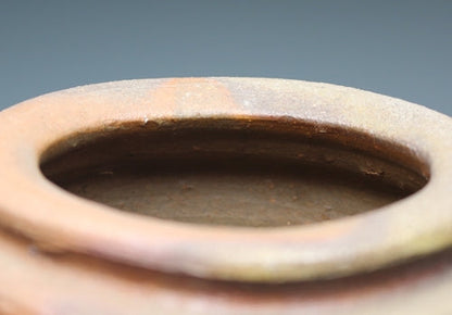 21496 Kaneshige Toyo (Bizen Eared Vase)