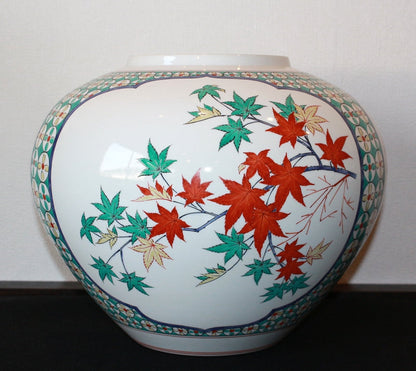 23334 Living National Treasure 14th generation Sakaida Kakiemon (Nigorote Sanpowarimon Vase (Exhibited at Nihonbashi Mitsukoshi Main Store in 2003)) 