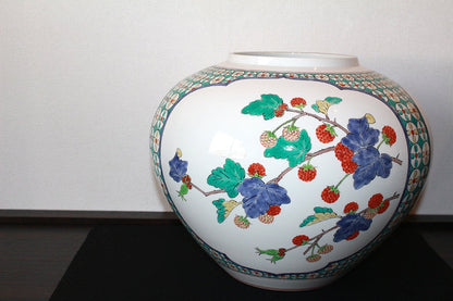 23334 Living National Treasure 14th generation Sakaida Kakiemon (Nigorote Sanpowarimon Vase (Exhibited at Nihonbashi Mitsukoshi Main Store in 2003)) 