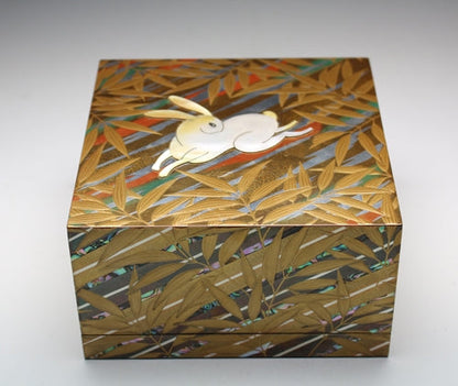 21539 Shunsho Hattori (Jumping Rabbit, Shell Decoration Box) HATTORI Shunsho [New Year Special Exhibition Work]