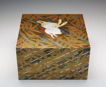 21539 Shunsho Hattori (Jumping Rabbit, Shell Decoration Box) HATTORI Shunsho [New Year Special Exhibition Work]