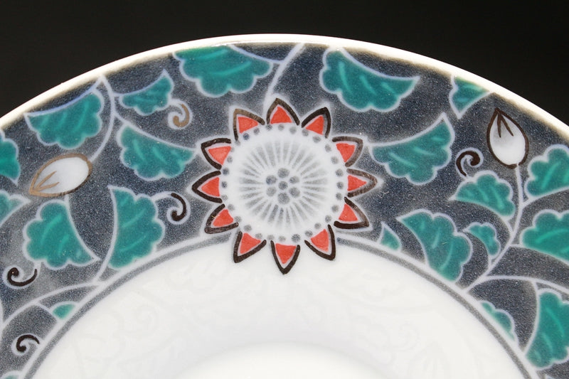 25316 Living National Treasure 14th Generation Imaizumi Imaemon (Colored Snowflake Ink Splashing Chinese Flower Chinzasa Design Black Tea Bowl) 