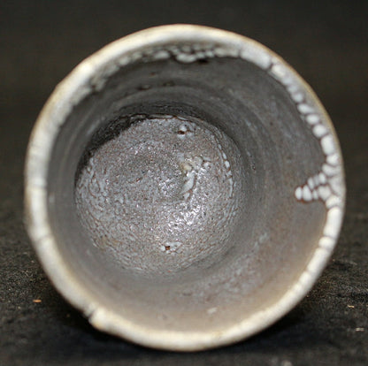 25339 Nakagawa Jinenbo (Picture Karatsu sake cup) 