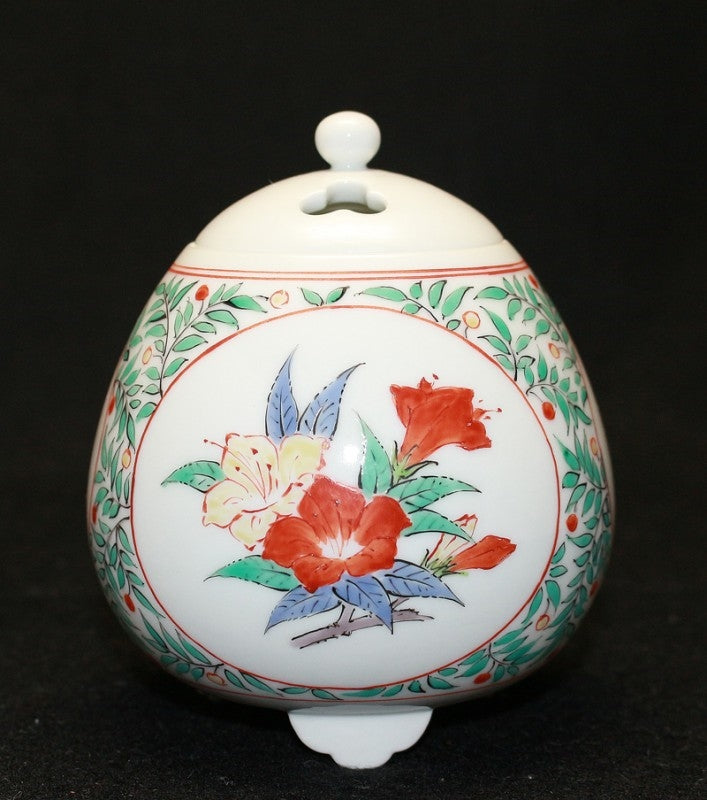 24549 Living National Treasure 14th generation Sakaida Kakiemon (Nigorote Sanpowariyama Azalea Design Incense Burner) 