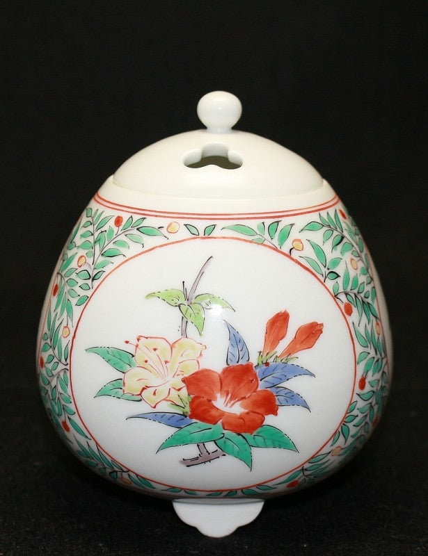 24549 Living National Treasure 14th generation Sakaida Kakiemon (Nigorote Sanpowariyama Azalea Design Incense Burner) 