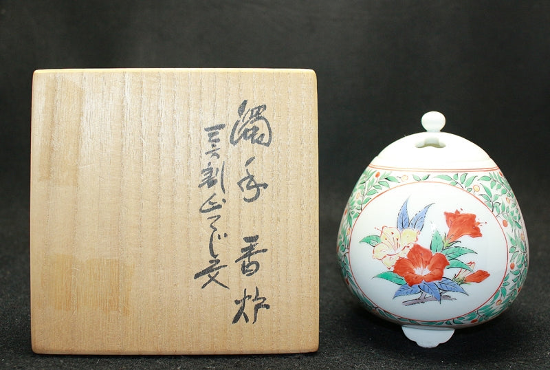 24549 Living National Treasure 14th generation Sakaida Kakiemon (Nigorote Sanpowariyama Azalea Design Incense Burner) 