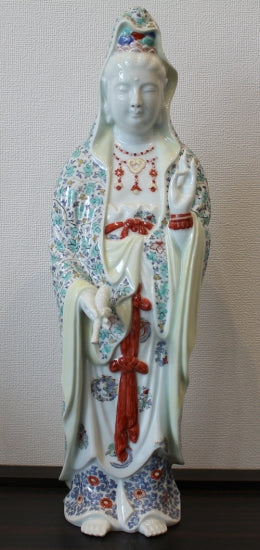 21567 13th generation Sakaida Kakiemon (colored standing statue of Oyakuyu Kannon)