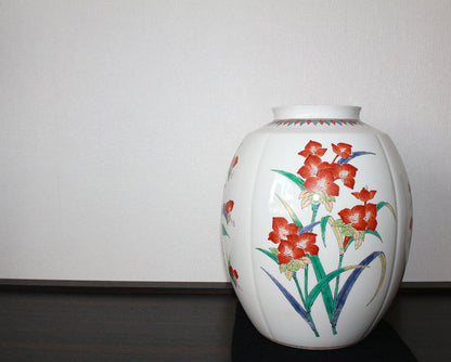 24487 14th generation Sakaida Kakiemon (Muddy hand dewdrop design vase) 