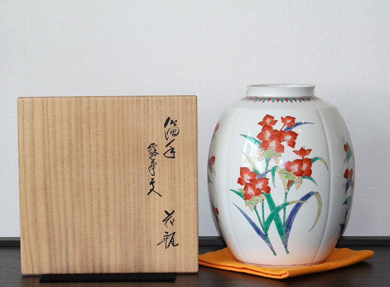 24487 14th generation Sakaida Kakiemon (Muddy hand dewdrop design vase) 