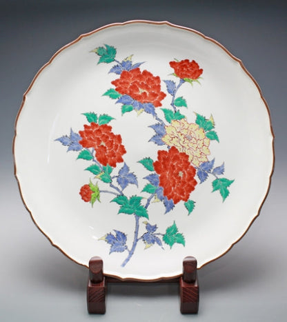 21667 Living National Treasure 14th Generation Sakaida Kakiemon (Muddy Peony Design Plate)