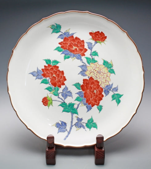 21667 Living National Treasure 14th Generation Sakaida Kakiemon (Muddy Peony Design Plate)