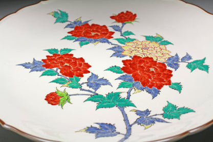 21667 Living National Treasure 14th Generation Sakaida Kakiemon (Muddy Peony Design Plate)