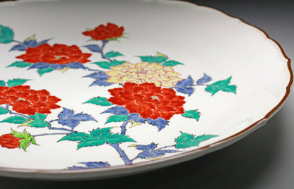 21667 Living National Treasure 14th Generation Sakaida Kakiemon (Muddy Peony Design Plate)