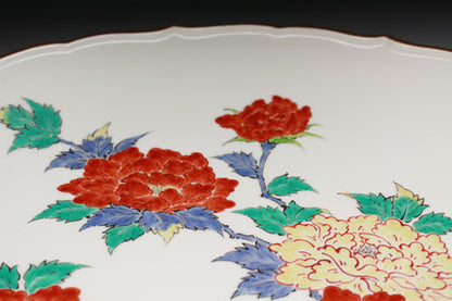 21667 Living National Treasure 14th Generation Sakaida Kakiemon (Muddy Peony Design Plate)