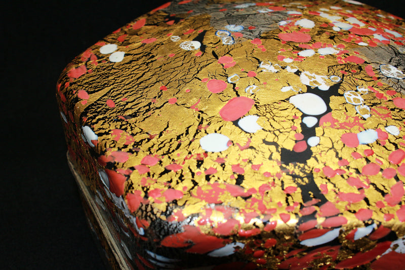 24980 FUJITA Kyohei (Hand-blown decorative box, red and white plum blossoms) 