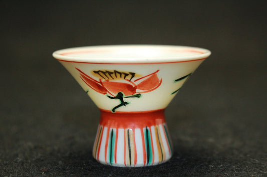 24994 Living National Treasure Tomimoto Kenkichi (colored painted sake cup (1931)) 