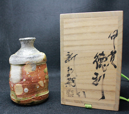 24093 Shinkanji (Iga sake bottle) ATARASI 