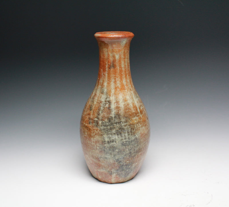 22126 RAKU Keinyu, the 11th generation of famous craftsmen (red vase in the shape of a tokkuri (the 15th generation Raku Kichizaemon Goku)) 