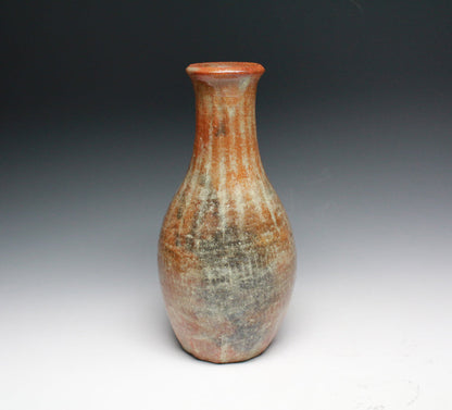 22126 RAKU Keinyu, the 11th generation of famous craftsmen (red vase in the shape of a tokkuri (the 15th generation Raku Kichizaemon Goku)) 