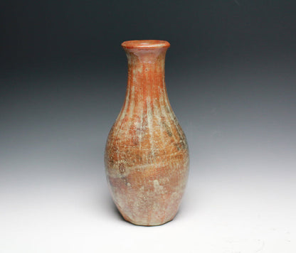 22126 RAKU Keinyu, the 11th generation of famous craftsmen (red vase in the shape of a tokkuri (the 15th generation Raku Kichizaemon Goku)) 