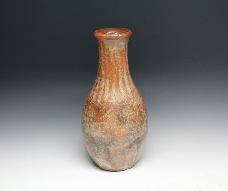 22126 RAKU Keinyu, the 11th generation of famous craftsmen (red vase in the shape of a tokkuri (the 15th generation Raku Kichizaemon Goku)) 