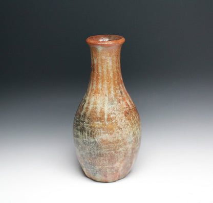 22126 RAKU Keinyu, the 11th generation of famous craftsmen (red vase in the shape of a tokkuri (the 15th generation Raku Kichizaemon Goku)) 