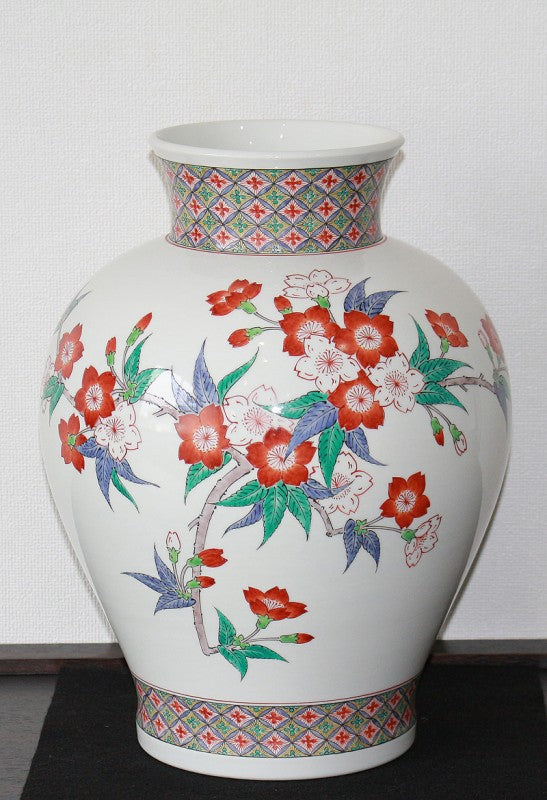 25276 14th generation Sakaida Kakiemon (Muddy hand cherry blossom pattern vase) 