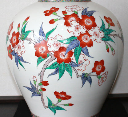 25276 14th generation Sakaida Kakiemon (Muddy hand cherry blossom pattern vase) 