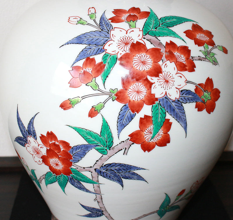 25276 14th generation Sakaida Kakiemon (Muddy hand cherry blossom pattern vase) 