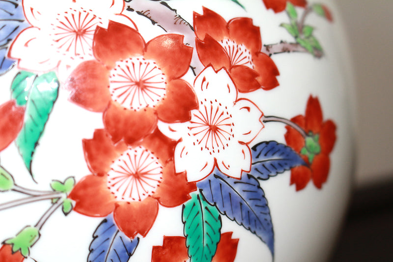 25276 14th generation Sakaida Kakiemon (Muddy hand cherry blossom pattern vase) 