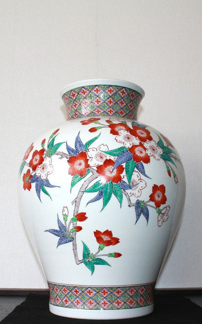 25276 14th generation Sakaida Kakiemon (Muddy hand cherry blossom pattern vase) 